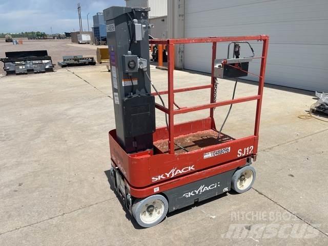 SkyJack SJ12 Vertical mast lifts