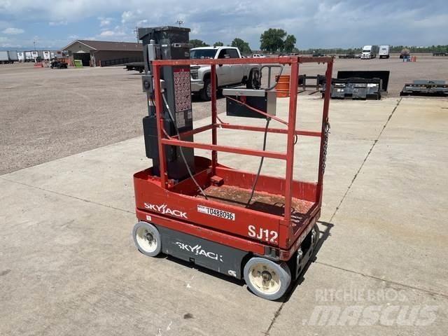 SkyJack SJ12 Vertical mast lifts
