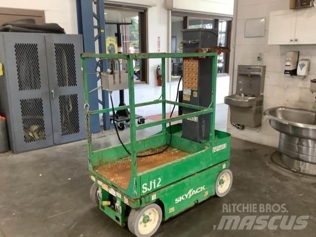 SkyJack SJ12 Vertical mast lifts