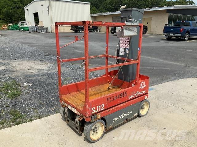 SkyJack SJ12 Vertical mast lifts