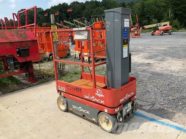 SkyJack SJ12 Vertical mast lifts