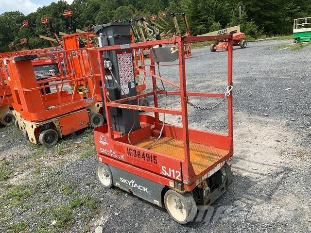 SkyJack SJ12 Vertical mast lifts