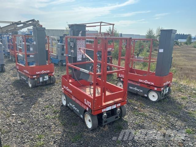 SkyJack SJ12 Vertical mast lifts
