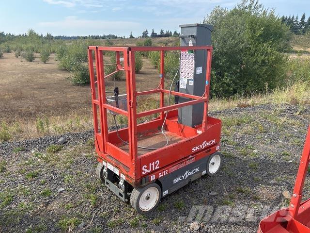 SkyJack SJ12 Vertical mast lifts
