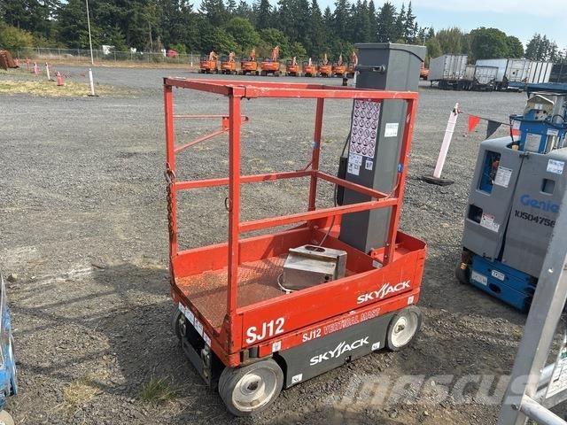 SkyJack SJ12 Vertical mast lifts