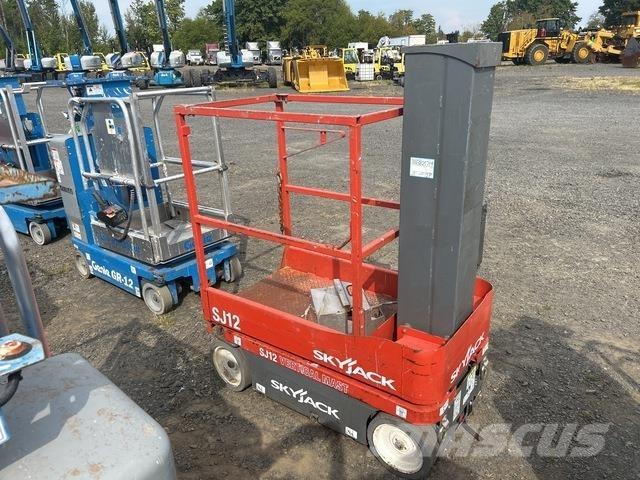 SkyJack SJ12 Vertical mast lifts