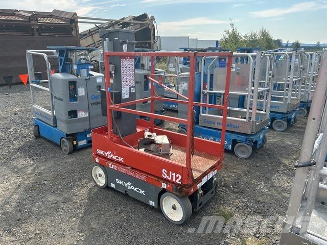 SkyJack SJ12 Vertical mast lifts