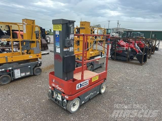 SkyJack SJ16 Vertical mast lifts