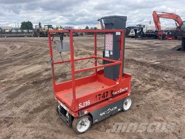 SkyJack SJ16 Vertical mast lifts