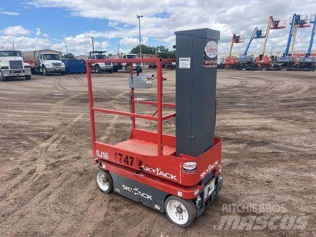 SkyJack SJ16 Vertical mast lifts
