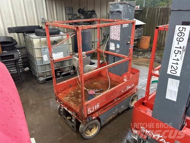 SkyJack SJ16 Vertical mast lifts