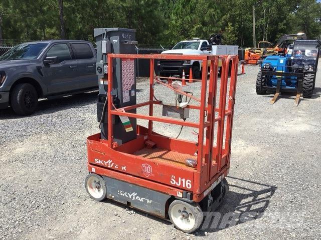 SkyJack SJ16 Vertical mast lifts