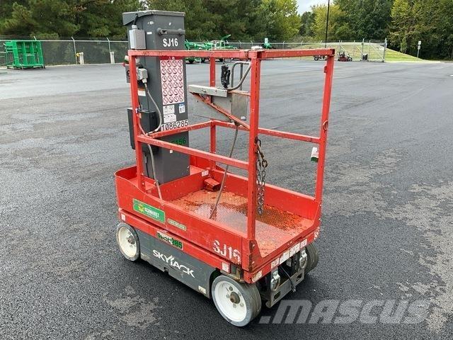 SkyJack SJ16 Vertical mast lifts