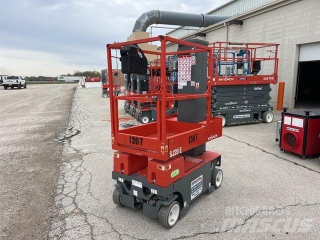 SkyJack SJ20E Vertical mast lifts