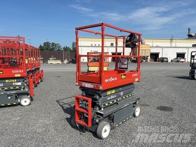 SkyJack SJ3219 Scissor Lifts