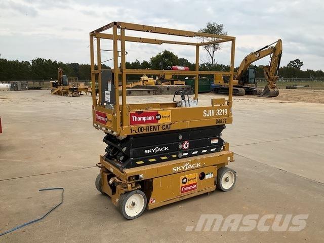 SkyJack SJ3219 Scissor Lifts