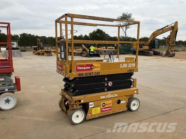 SkyJack SJ3219 Scissor Lifts