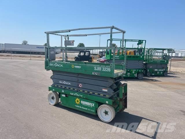 SkyJack SJ3226 Scissor Lifts