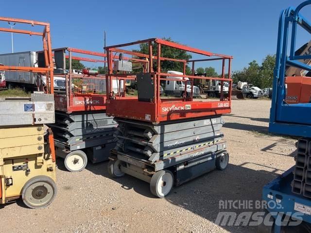 SkyJack SJ4632 Scissor Lifts