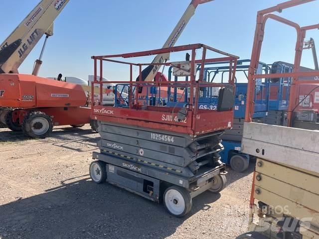 SkyJack SJ4632 Scissor Lifts