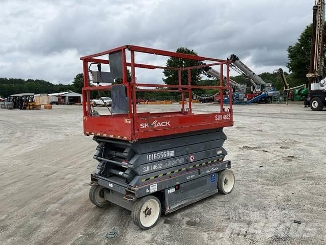 SkyJack SJ4632 Scissor Lifts