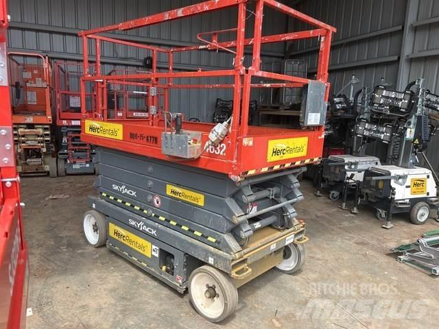 SkyJack SJ4632 Scissor Lifts