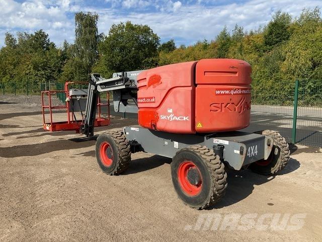 SkyJack SJ46AJ Articulated boom lifts
