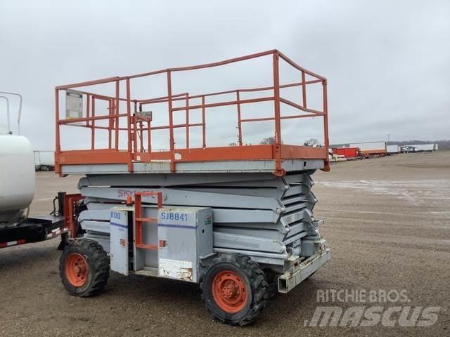 SkyJack SJ8841 Scissor Lifts