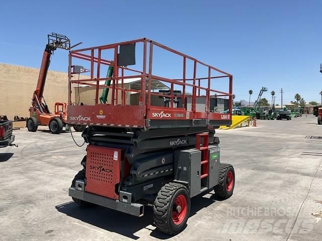 SkyJack SJ8841 Scissor lifts