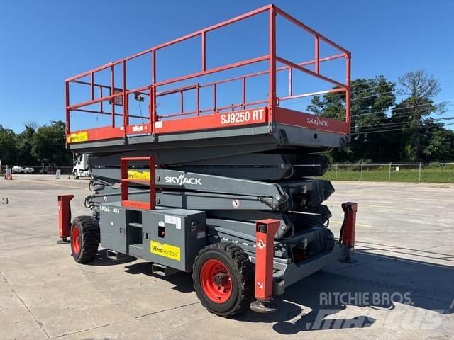 SkyJack SJ9250 Scissor Lifts