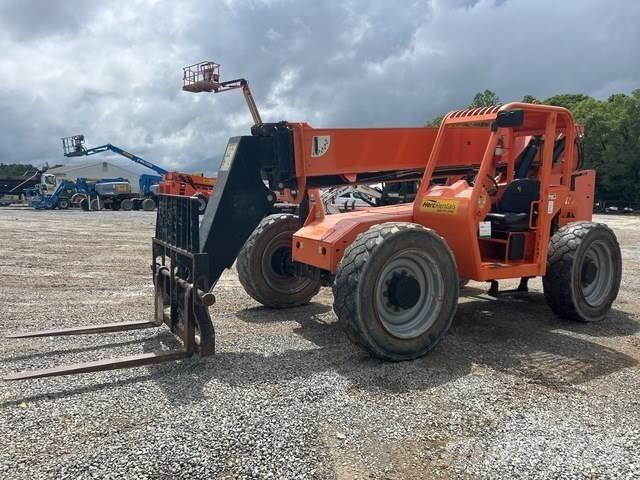 SkyTrak 6042 Telescopic Handlers