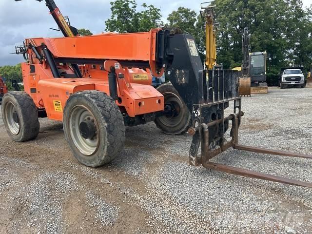 SkyTrak 6042 Telescopic Handlers