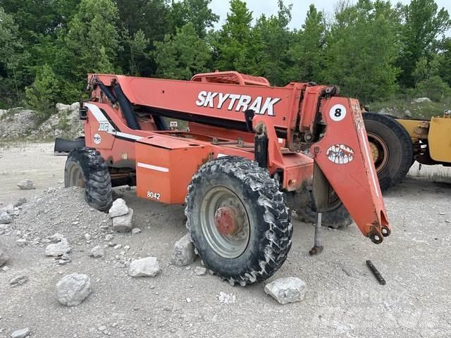 SkyTrak 8042 Telescopic Handlers