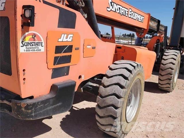 SkyTrak 8042 Telescopic Handlers