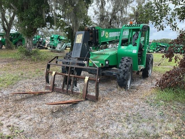 SkyTrak 8042 Telescopic Handlers