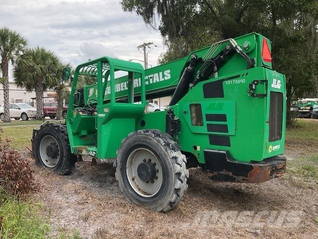 SkyTrak 8042 Telescopic Handlers