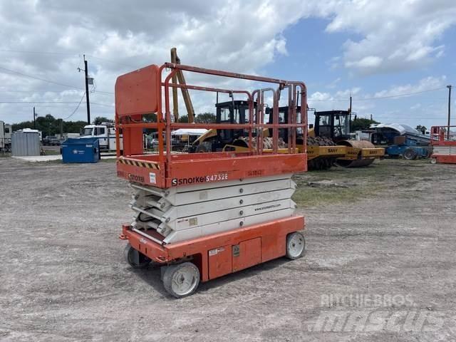 Snorkel S4732E Scissor Lifts