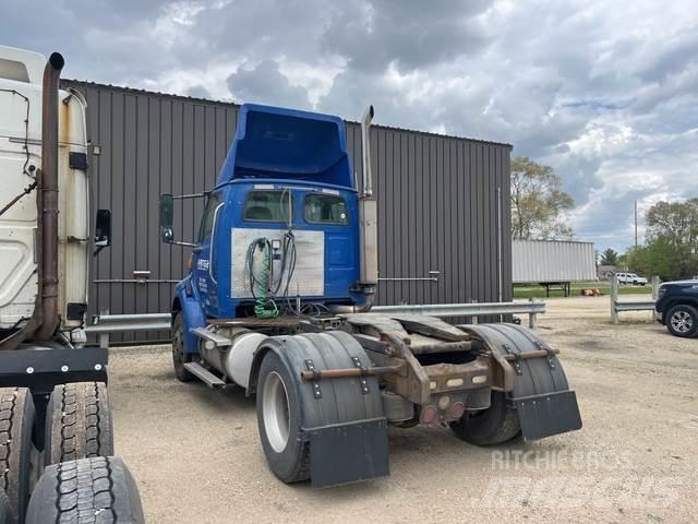 Sterling A9500 Conventional Trucks / Tractor Trucks