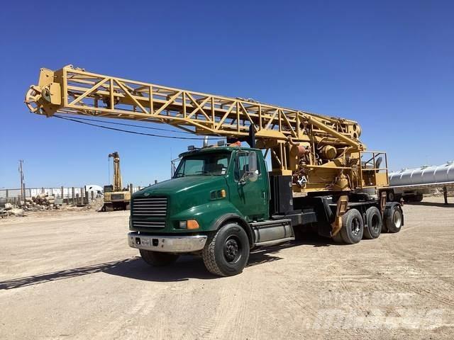 Sterling L9500 Digger Derricks trucks