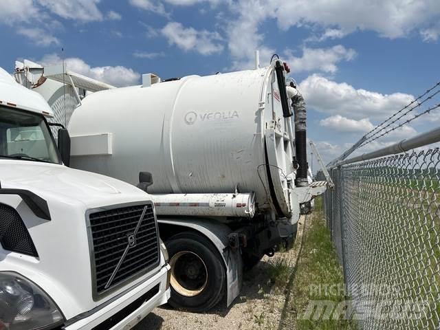 Sterling L9500 Vacuum Trucks