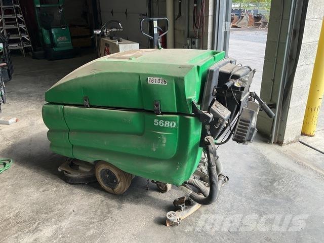 Tennant 5680 Scrubber dryers