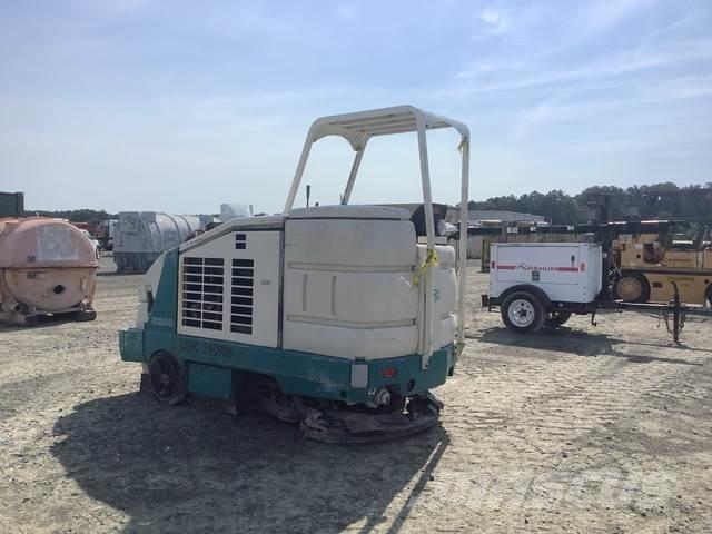 Tennant 8200 Indoor sweepers