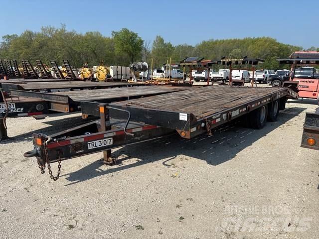 TOWMASTER T-20 Vehicle Transport Trailers