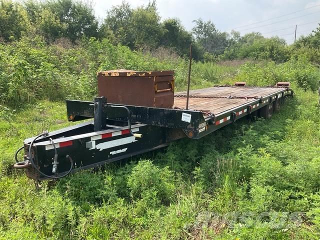 TOWMASTER T-40 Vehicle Transport Trailers