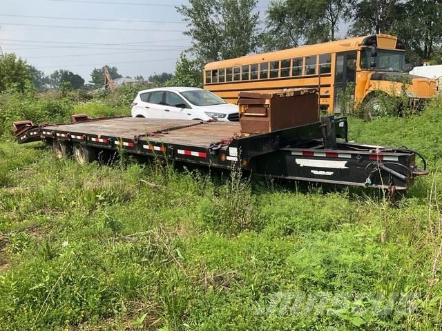 TOWMASTER T-40 Vehicle Transport Trailers