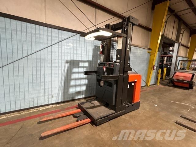 Toyota 8BPUE15 Medium lift order picker