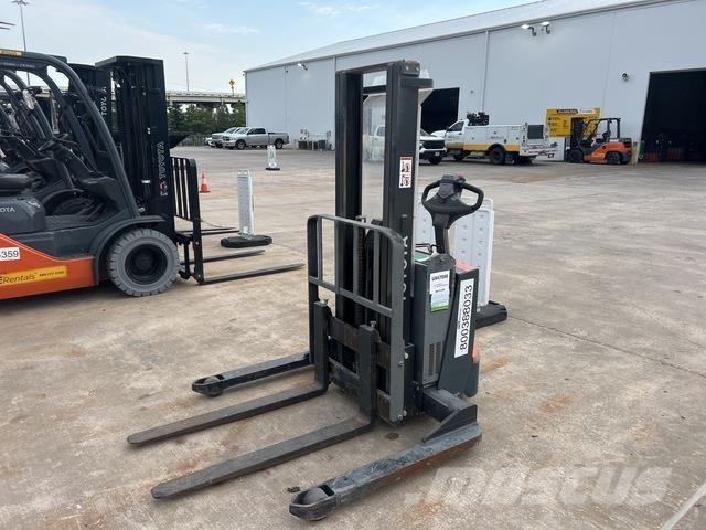 Toyota 8BWS13 Self Propelled Stackers