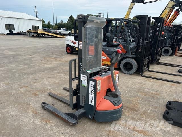 Toyota 8BWS13 Self Propelled Stackers