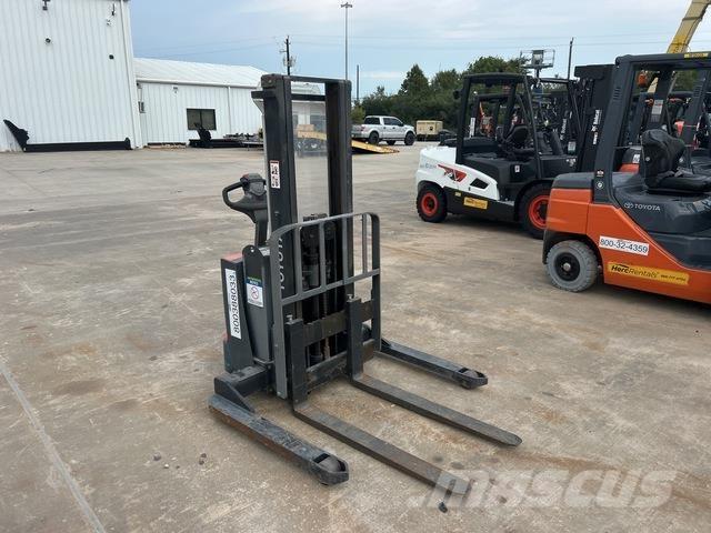 Toyota 8BWS13 Self Propelled Stackers