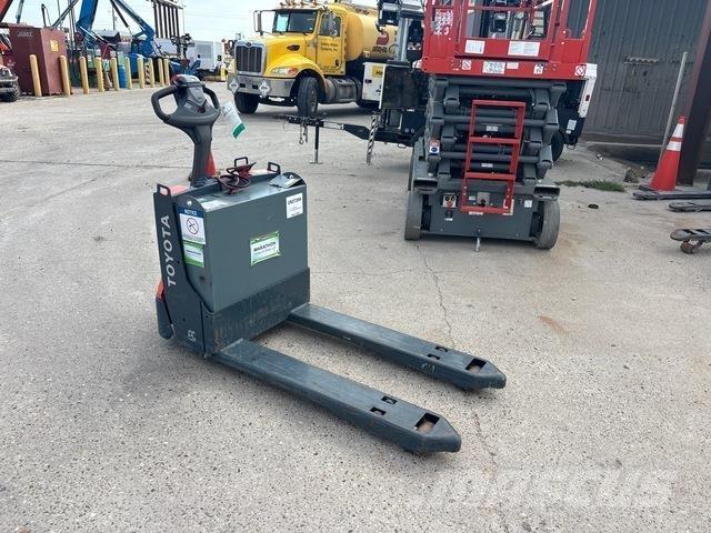Toyota 8HBW23 Pallet Truck